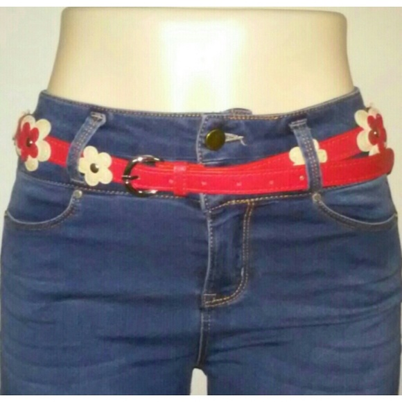 Red Flower Belt - Picture 2 of 3